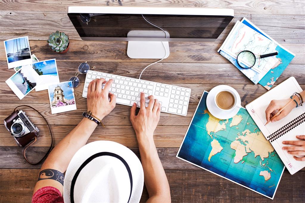 Đặt v&eacute; m&aacute;y bay đi Ph&aacute;p gi&aacute; tốt nhất tại Etrip4u